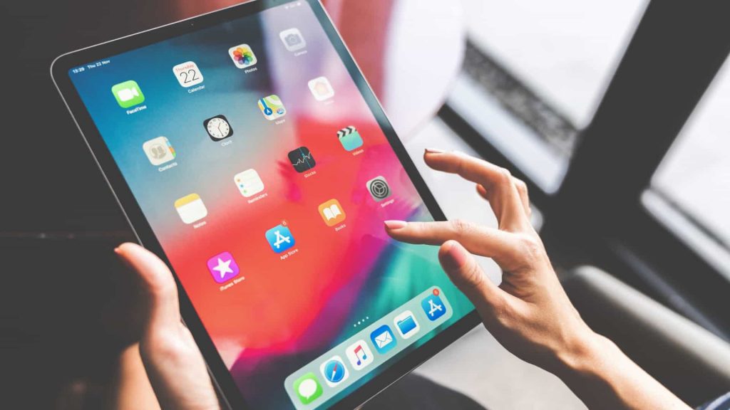 Novo iPad Pro da Apple poderá ter carregamento sem fios e vidro traseiro